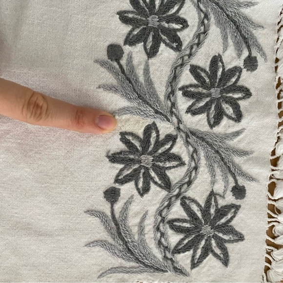 Vintage Embroidered White Gray Placemats Set of 5 Handmade Boho Chic Grannycore - Picture 5 of 10